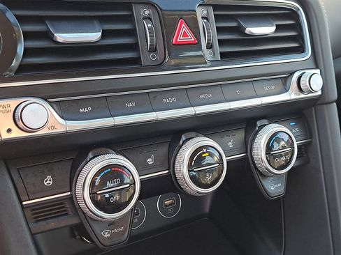 Used 2023 Genesis G70 2.0T image 24