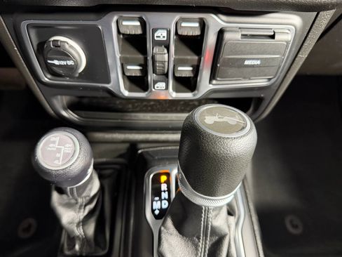 Used 2024 Jeep Wrangler Unlimited image 20