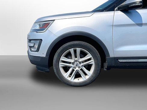 Used 2017 Ford Explorer Limited AWD/4WD image 3
