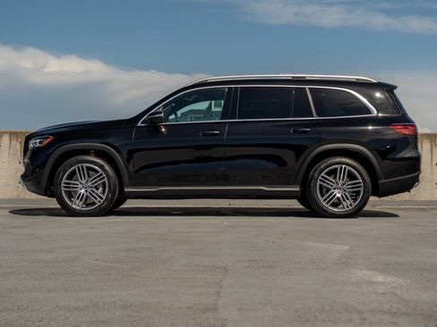 Certified 2025 Mercedes-Benz GLS 450 4MATIC image 3