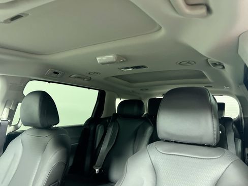 New 2027 Kia Carnival SX w/ Dark Edition Package FWD image 20