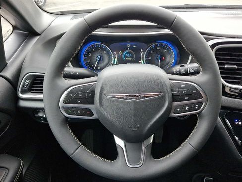Used 2026 Chrysler Pacifica Select FWD image 19