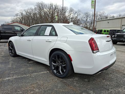 Used 2023 Chrysler 300 Touring w/ Sport Appearance Package image 6