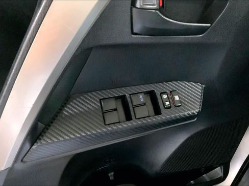 Used 2015 Toyota RAV4 LE AWD/4WD image 34