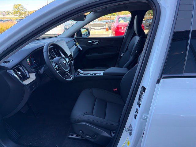 New 2027 Volvo XC60 B5 Plus AWD/4WD image 12