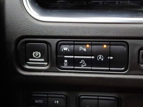 Used 2024 Chevrolet Suburban Premier image 22