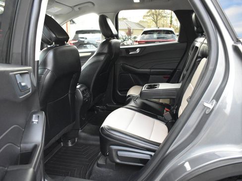 Used 2022 Ford Escape Titanium w/ Titanium Premium Package image 9