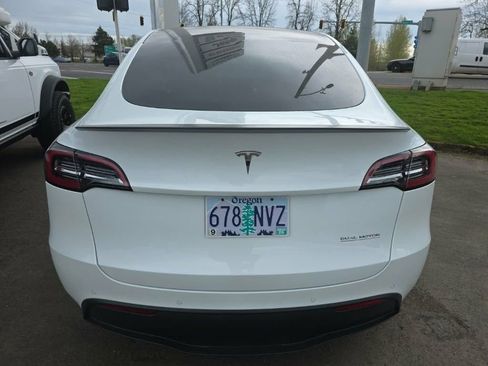Used 2022 Tesla Model Y Performance image 3