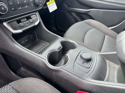 Used 2022 GMC Terrain SLE w/ Elevation Edition image 32