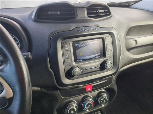 Used 2016 Jeep Renegade Latitude image 14