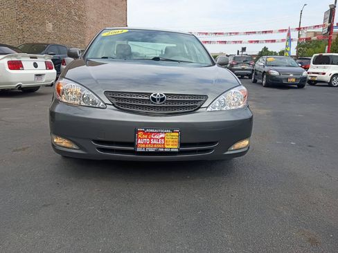 Used 2004 Toyota Camry XLE FWD image 3