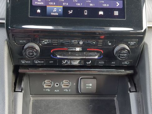 Used 2024 Jeep Grand Cherokee Altitude image 24