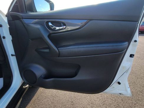 Used 2018 Nissan Rogue SV w/ Premium Package AWD/4WD image 19