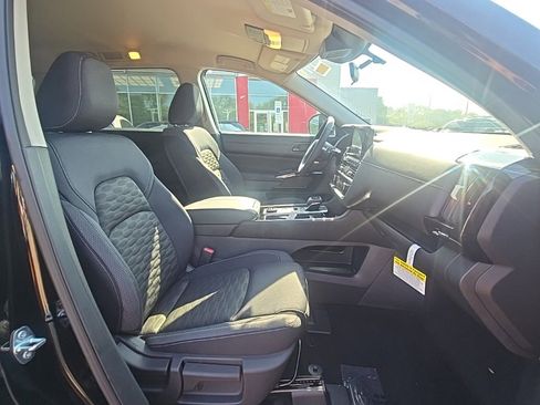 New 2025 Nissan Pathfinder SV image 25