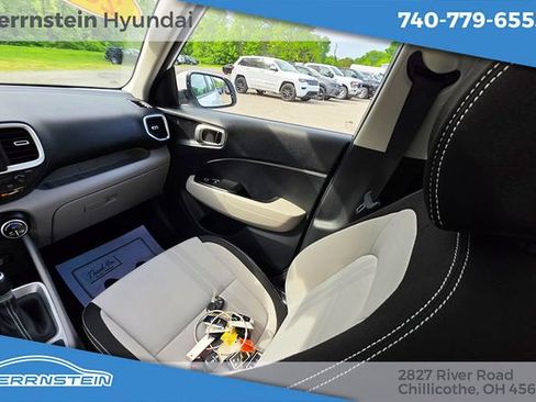 Used 2025 Hyundai Venue SEL FWD image 10