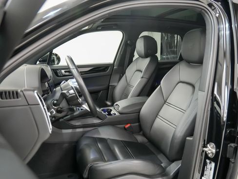 Certified 2023 Porsche Cayenne AWD/4WD image 5