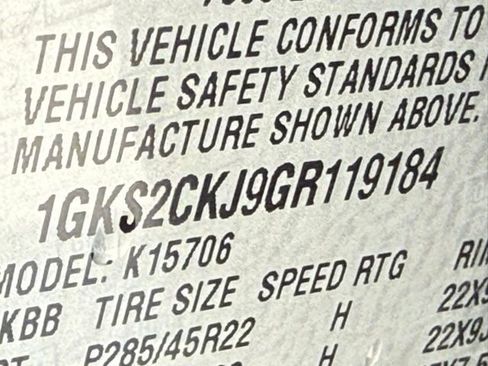 Used 2016 GMC Yukon Denali w/ Open Road Package AWD/4WD image 29
