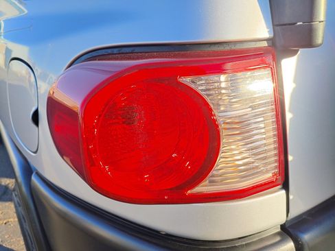 Used 2007 Toyota FJ Cruiser 4WD image 16