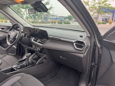 Used 2025 Chevrolet TrailBlazer LT AWD/4WD image 16