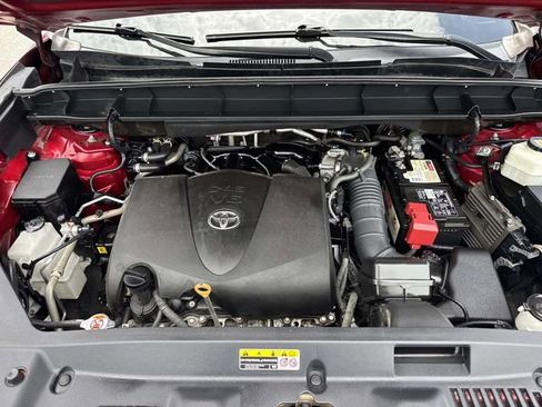 Used 2022 Toyota Highlander XLE FWD image 10