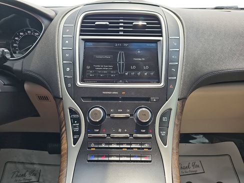 Used 2016 Lincoln MKX Reserve w/ Luxury Package FWD image 20