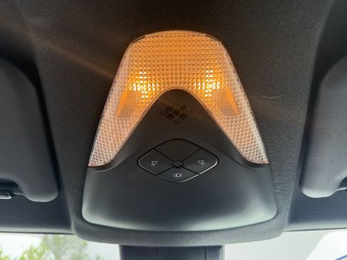 Used 2018 Toyota C-HR XLE FWD image 34