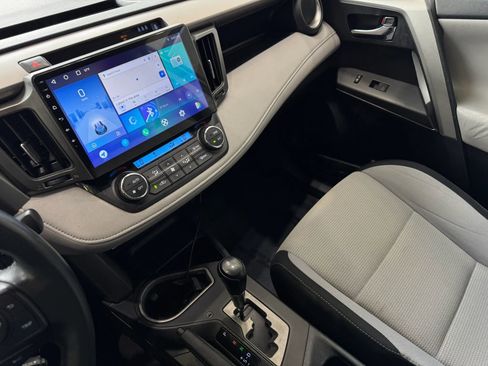 Used 2017 Toyota RAV4 XLE AWD/4WD image 18