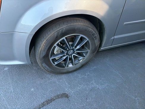 Certified 2016 Dodge Grand Caravan SE FWD image 3