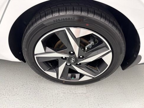 Used 2022 Hyundai Elantra Limited FWD image 6