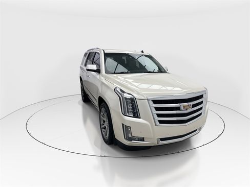 Used 2015 Cadillac Escalade Premium image 2
