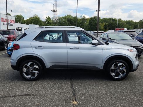 Used 2022 Hyundai Venue SEL image 6