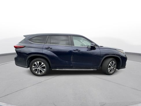 Certified 2023 Toyota Highlander XLE image 5