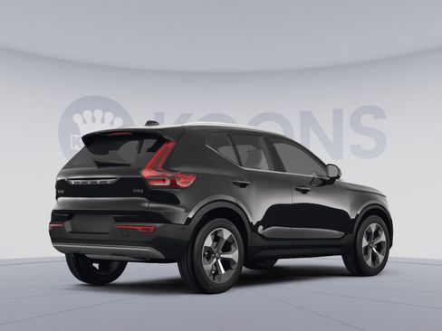 Used 2023 Volvo XC40 B5 Plus w/ Climate Package AWD/4WD image 4