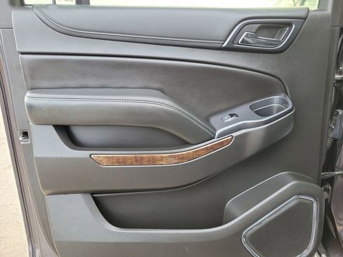 Used 2017 Chevrolet Suburban LT image 10