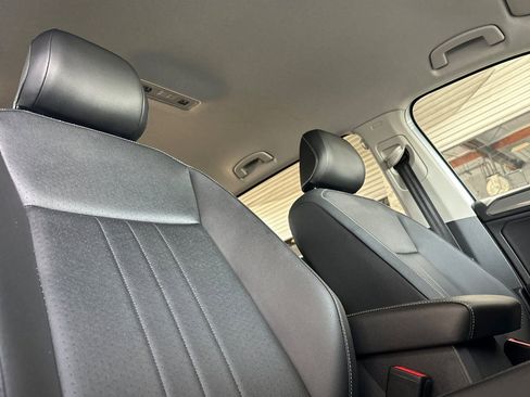 Certified 2023 Volkswagen Tiguan SE FWD image 18