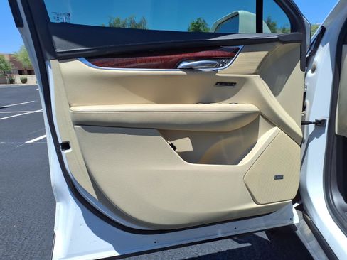 Used 2019 Cadillac XT5 Premium Luxury w/ Driver Assist Package FWD image 17