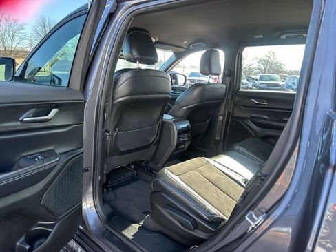 Used 2024 Jeep Grand Cherokee L Laredo image 24