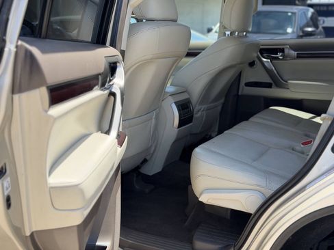 Used 2014 Lexus GX 460 Luxury AWD/4WD image 23