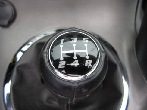 Used 2006 Pontiac Solstice Convertible w/ Premium Package image 37