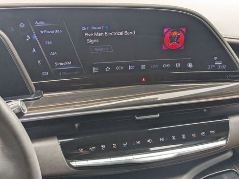 Used 2024 Cadillac Escalade Sport w/ LPO, ONYX Package image 11