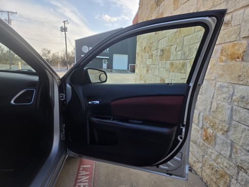 Used 2011 Dodge Avenger Heat image 8