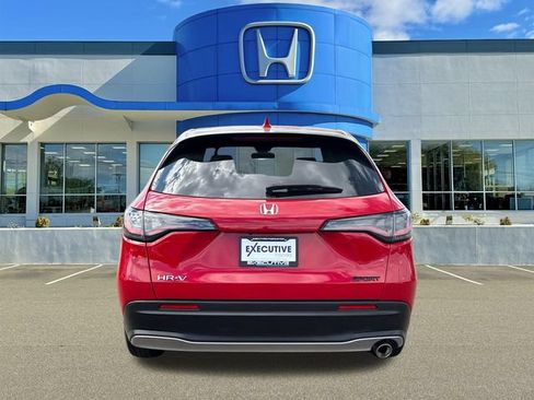 Used 2025 Honda HR-V Sport image 3