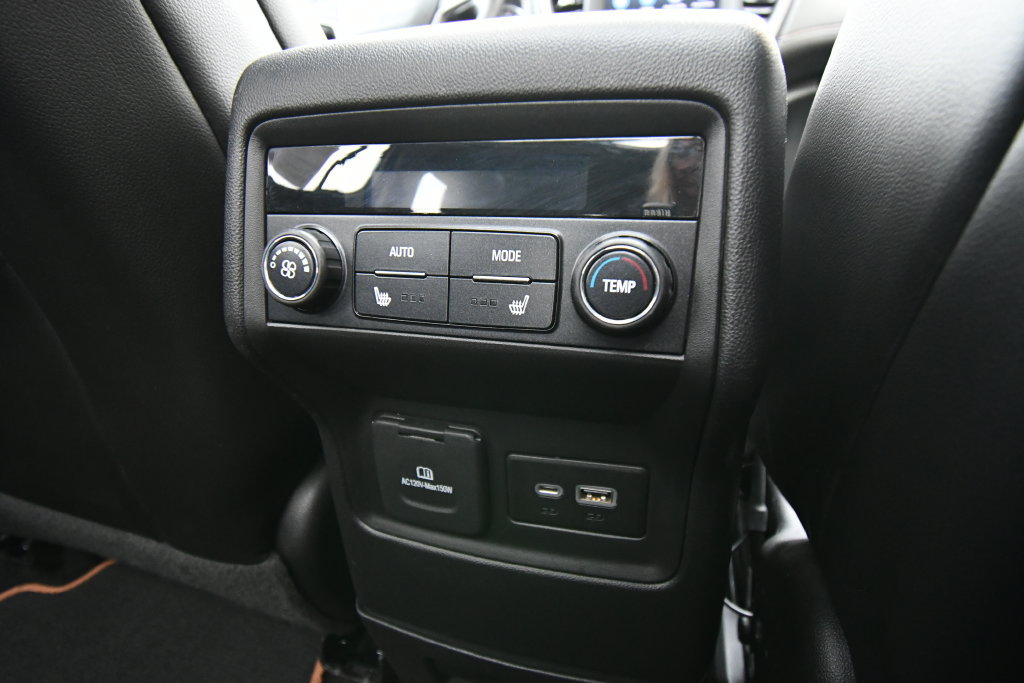 Used 2021 GMC Acadia AT4 w/ GMC Pro Grade Package AWD/4WD image 20