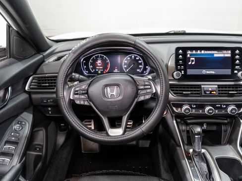 Used 2018 Honda Accord Sport image 11