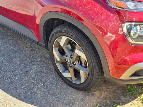 Used 2022 Hyundai Venue SEL image 19