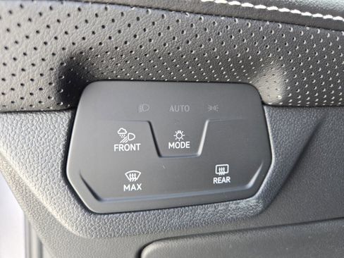 Used 2024 Volkswagen Atlas Cross Sport SEL Premium R-Line AWD/4WD image 15