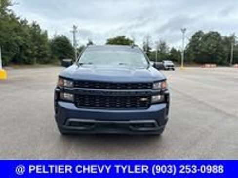 Used 2020 Chevrolet Silverado 1500 Custom w/ Infotainment Package RWD image 2