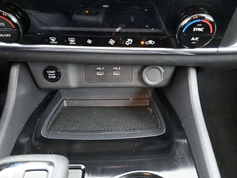 Used 2025 Nissan Rogue SV image 9