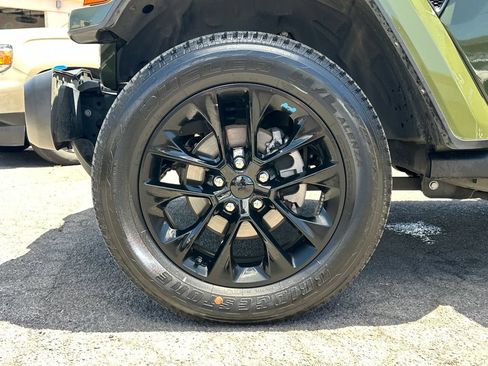 Used 2022 Jeep Wrangler Unlimited Sahara AWD/4WD image 12