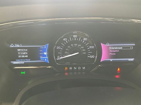 Used 2017 Lincoln Navigator Select image 24